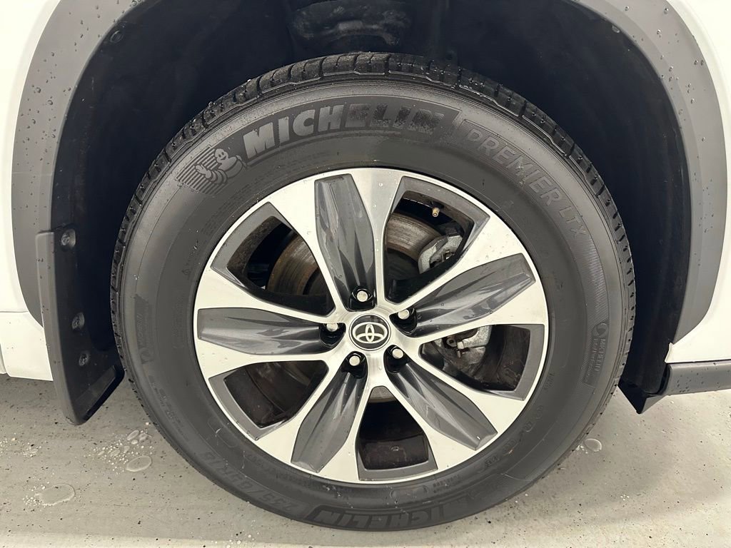 Used 2025 Toyota Highlander XLE image 68
