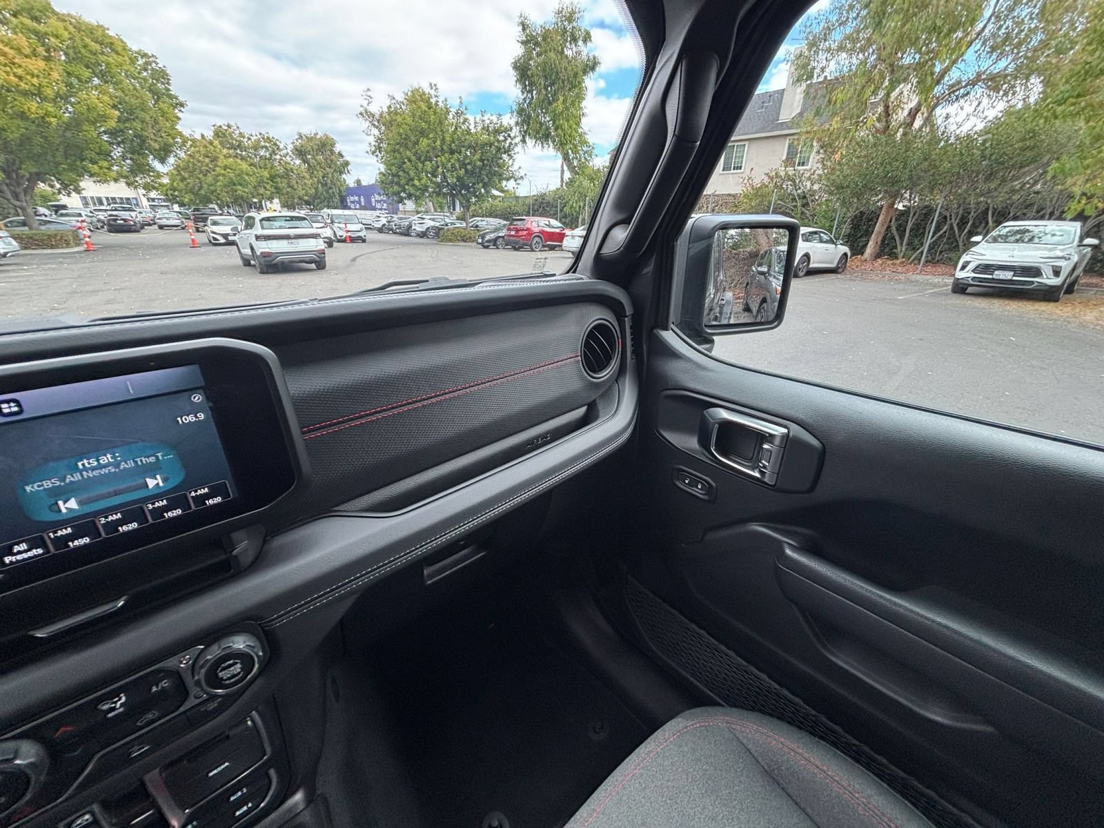 Used 2025 Jeep Wrangler Unlimited Rubicon AWD/4WD image 61