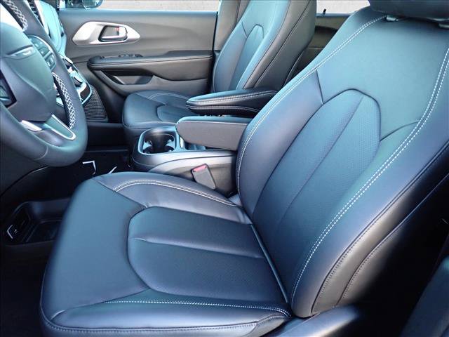 New 2027 Chrysler Pacifica Select AWD/4WD image 14