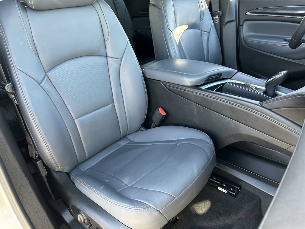 Used 2020 Buick Enclave Essence w/ Sport Touring Edition FWD image 10