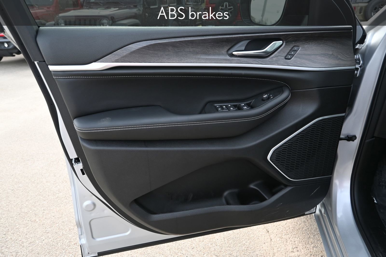 New 2026 Jeep Grand Cherokee Limited image 8