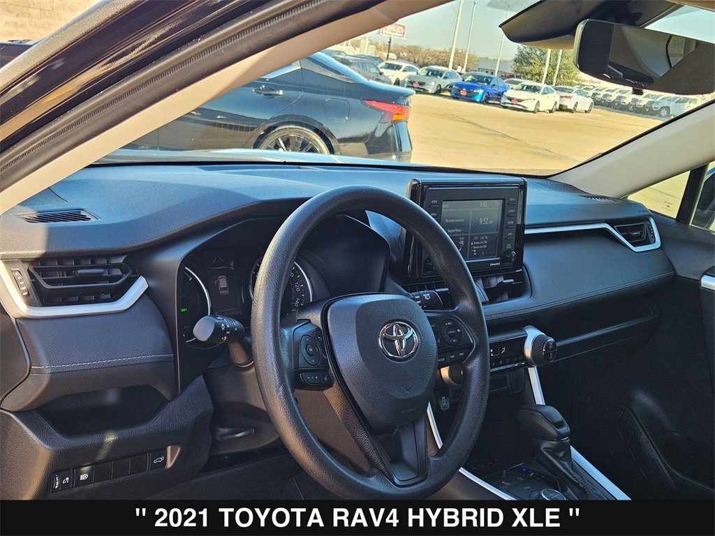 Used 2021 Toyota RAV4 XLE w/ Convenience Package image 13