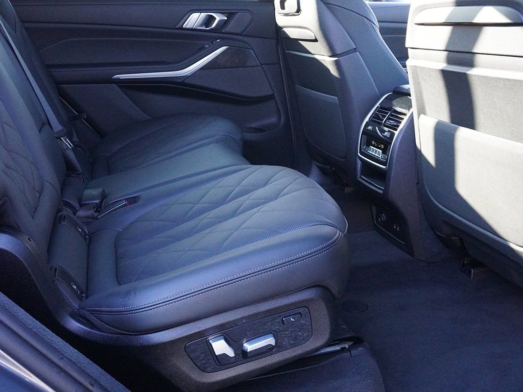 Used 2025 BMW X7 xDrive40i w/ Premium Package image 35