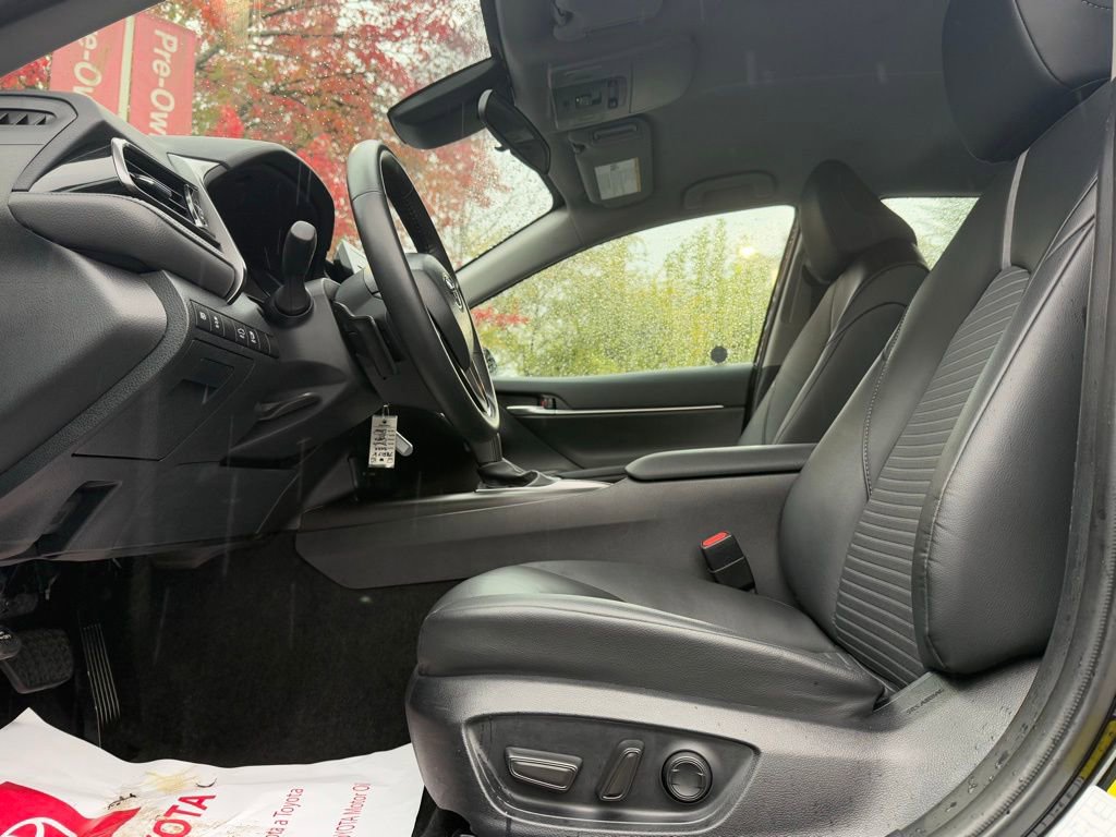 Used 2024 Toyota Camry SE image 9