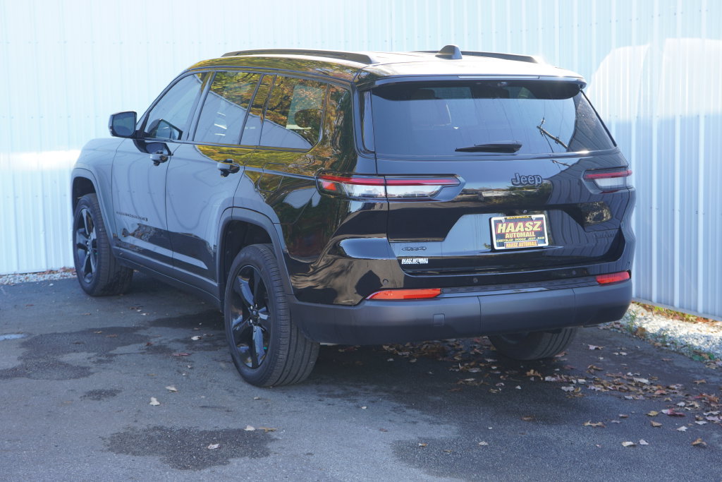 Used 2024 Jeep Grand Cherokee Limited w/ Black Appearance Package AWD/4WD image 4