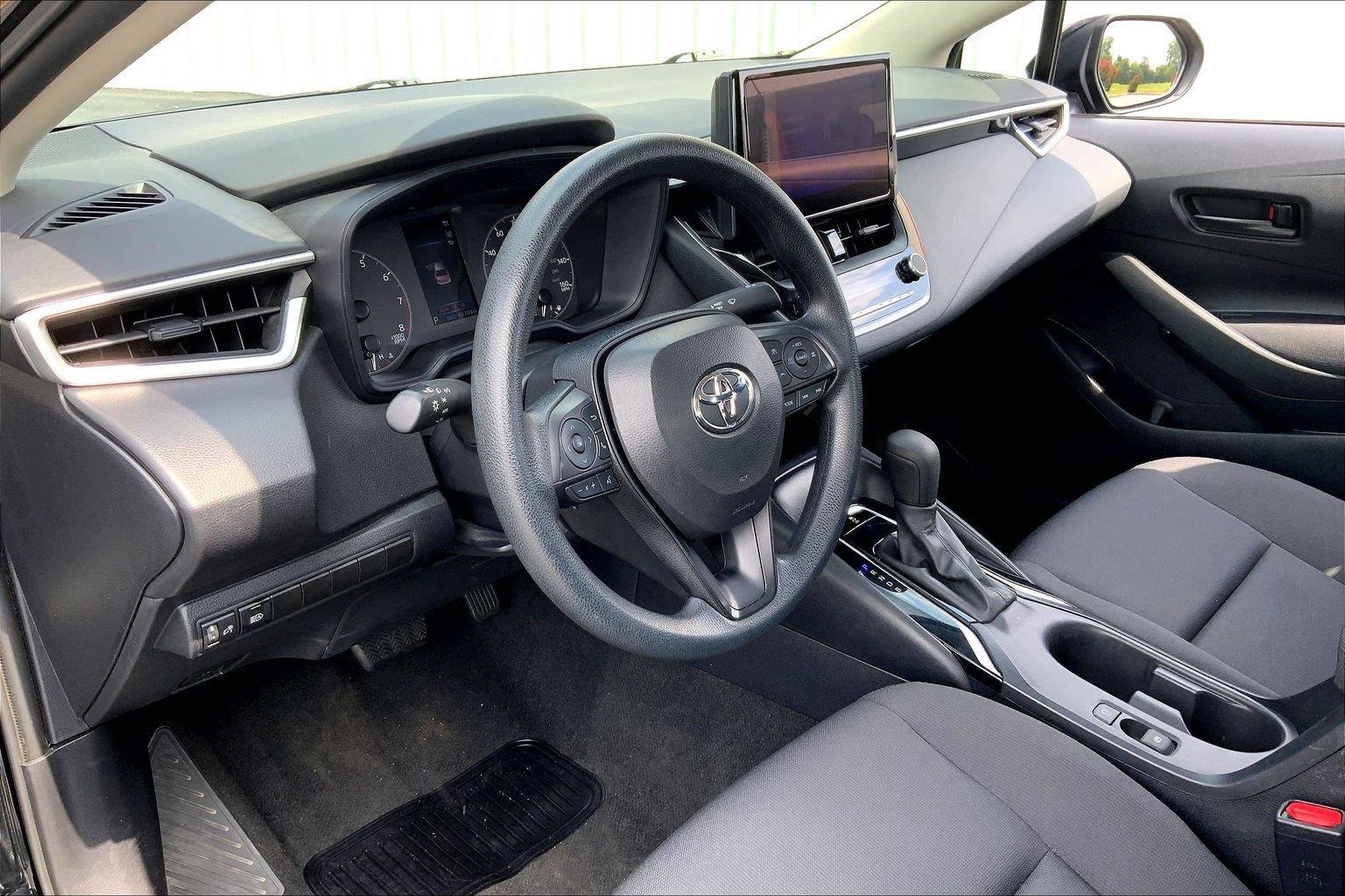 Used 2024 Toyota Corolla LE FWD image 12