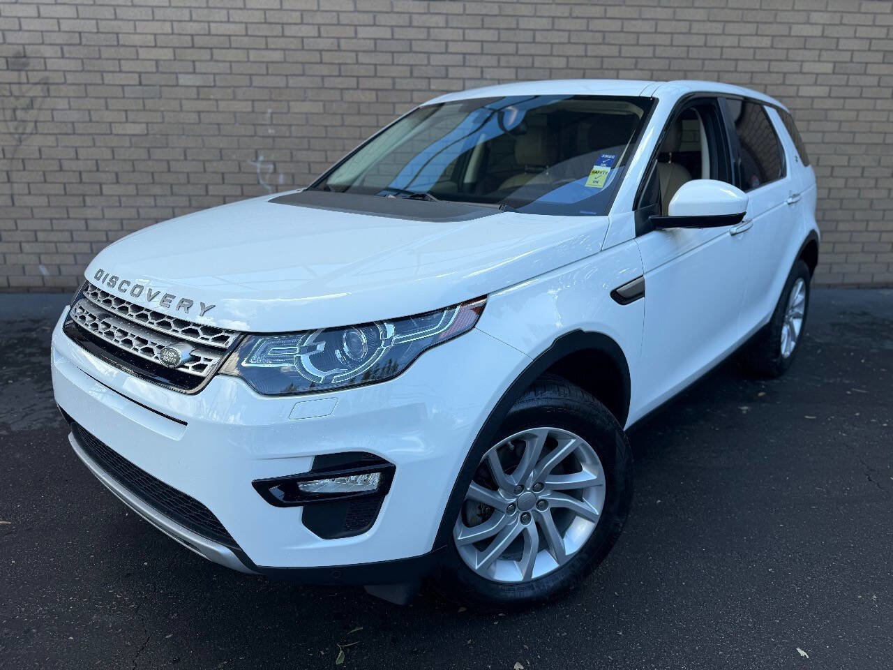 Used 2019 Land Rover Discovery Sport HSE image 1