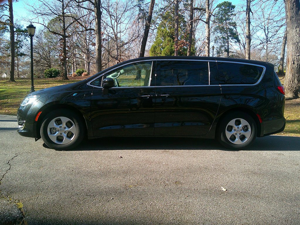 Used 2017 Chrysler Pacifica Touring Plus image 8