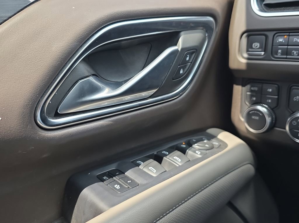 Used 2024 GMC Yukon XL SLT w/ SLT Luxury Package AWD/4WD image 11
