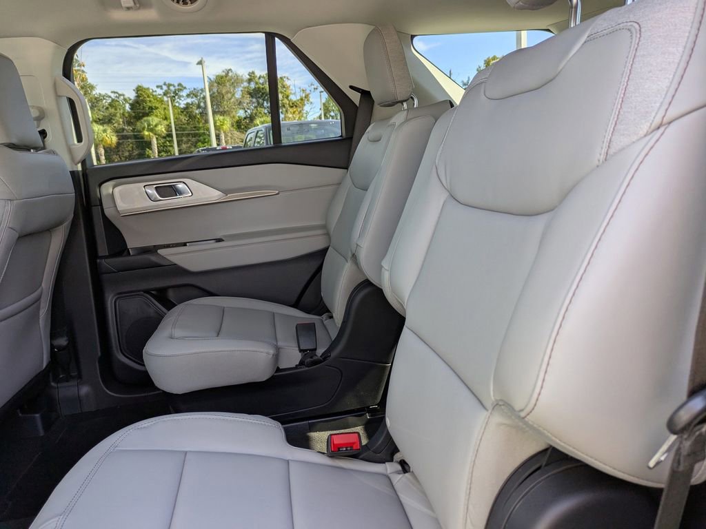 New 2026 Ford Explorer Active image 16