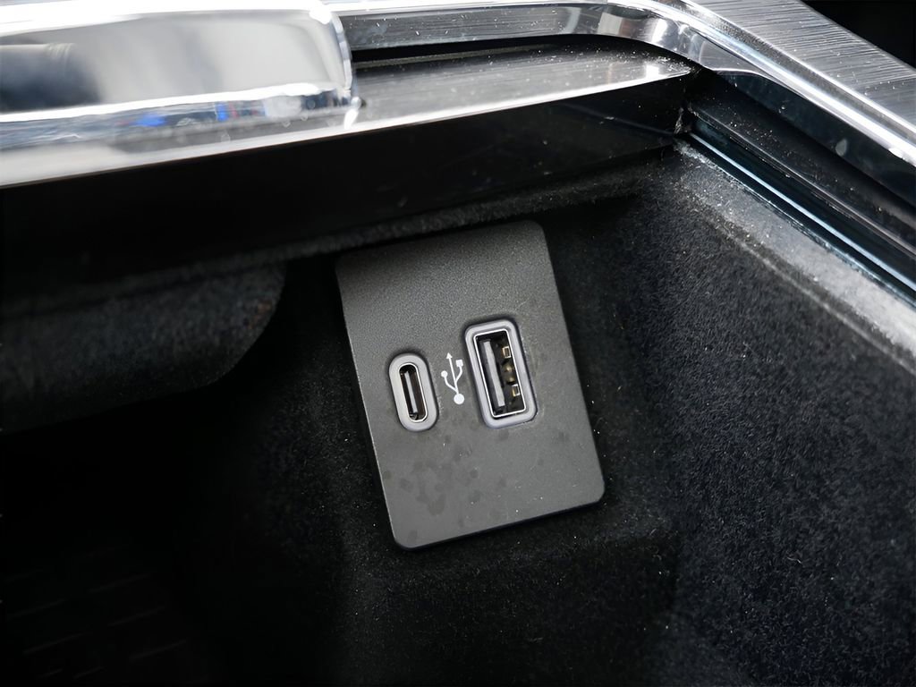 Used 2023 Lincoln Nautilus Reserve w/ Equipment Group 202A image 26