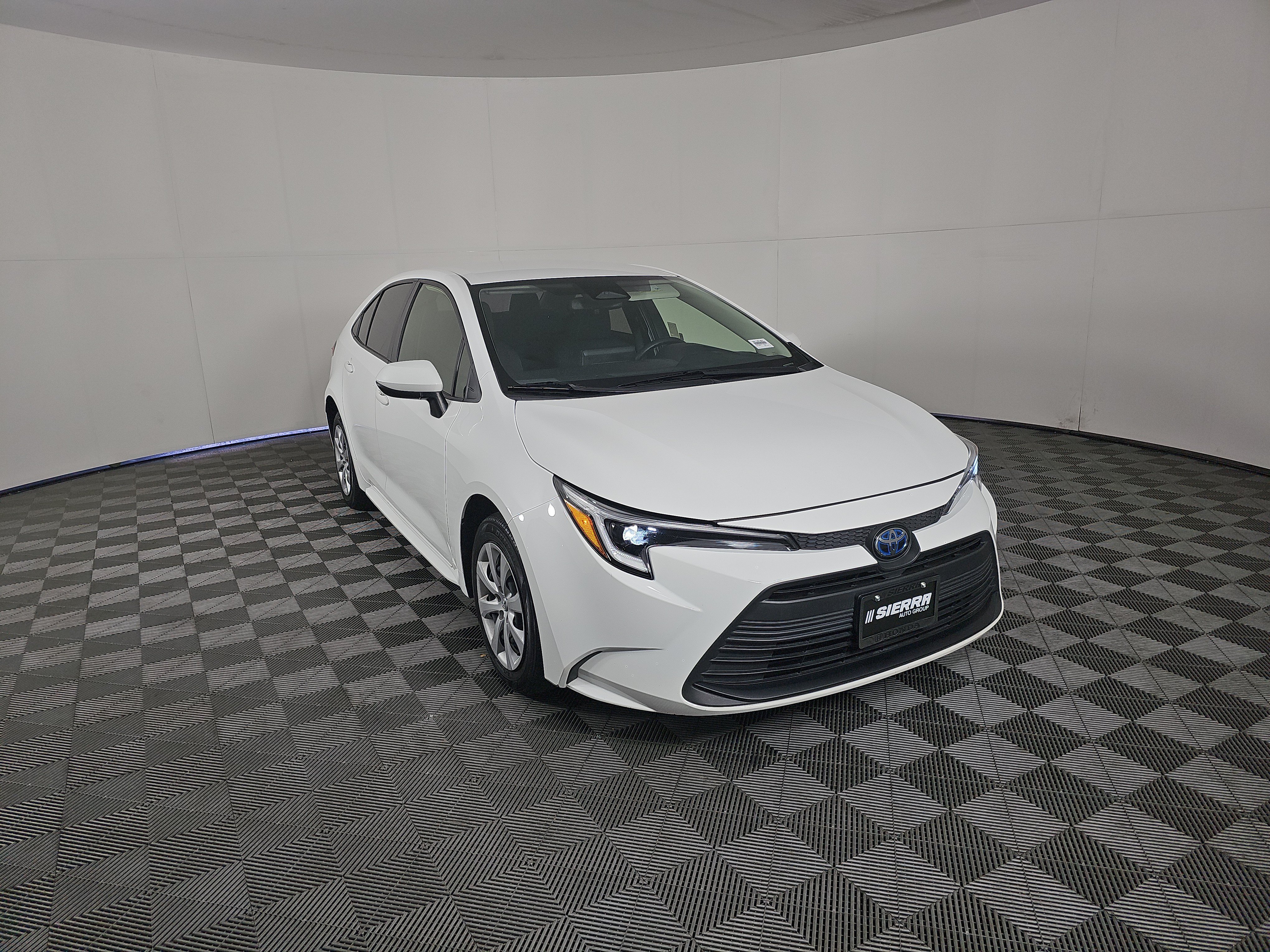 Used 2023 Toyota Corolla LE FWD image 2