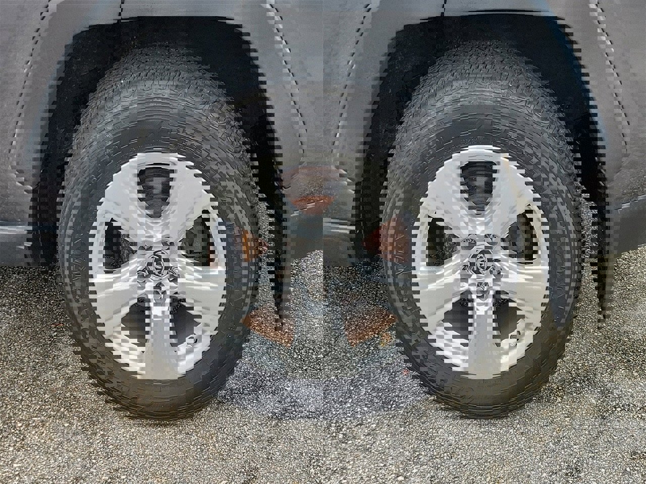 Used 2019 Toyota RAV4 LE image 5