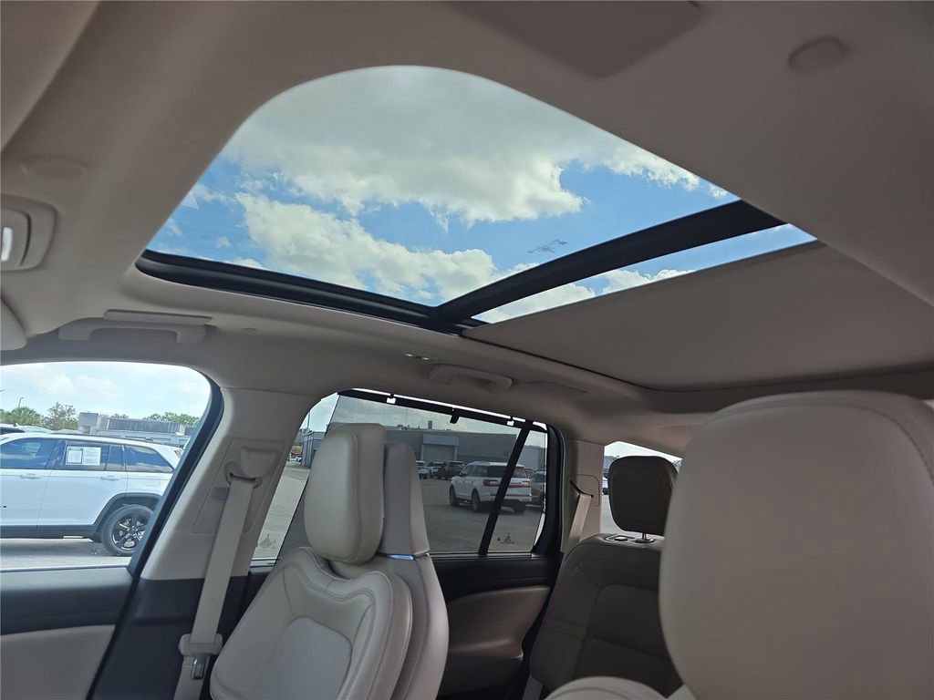 Used 2022 Lincoln Aviator Reserve w/ Equipment Group 201A image 30