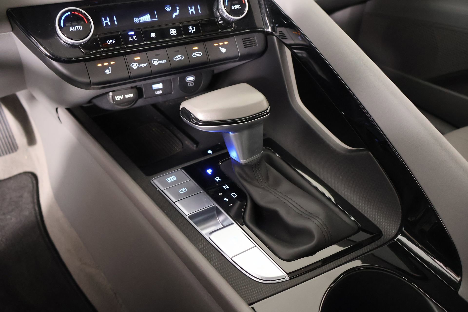 Certified 2025 Hyundai Elantra SEL image 9