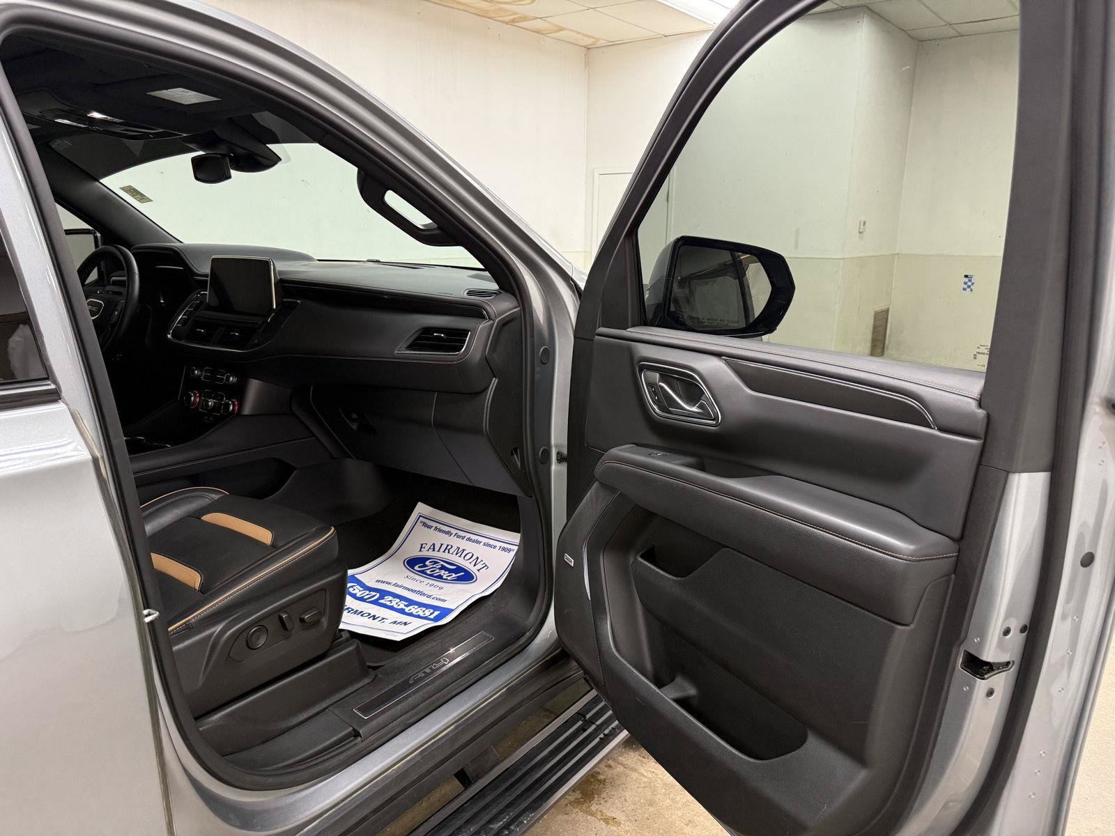 Used 2024 GMC Yukon XL AT4 w/ AT4 Premium Plus Package AWD/4WD image 33