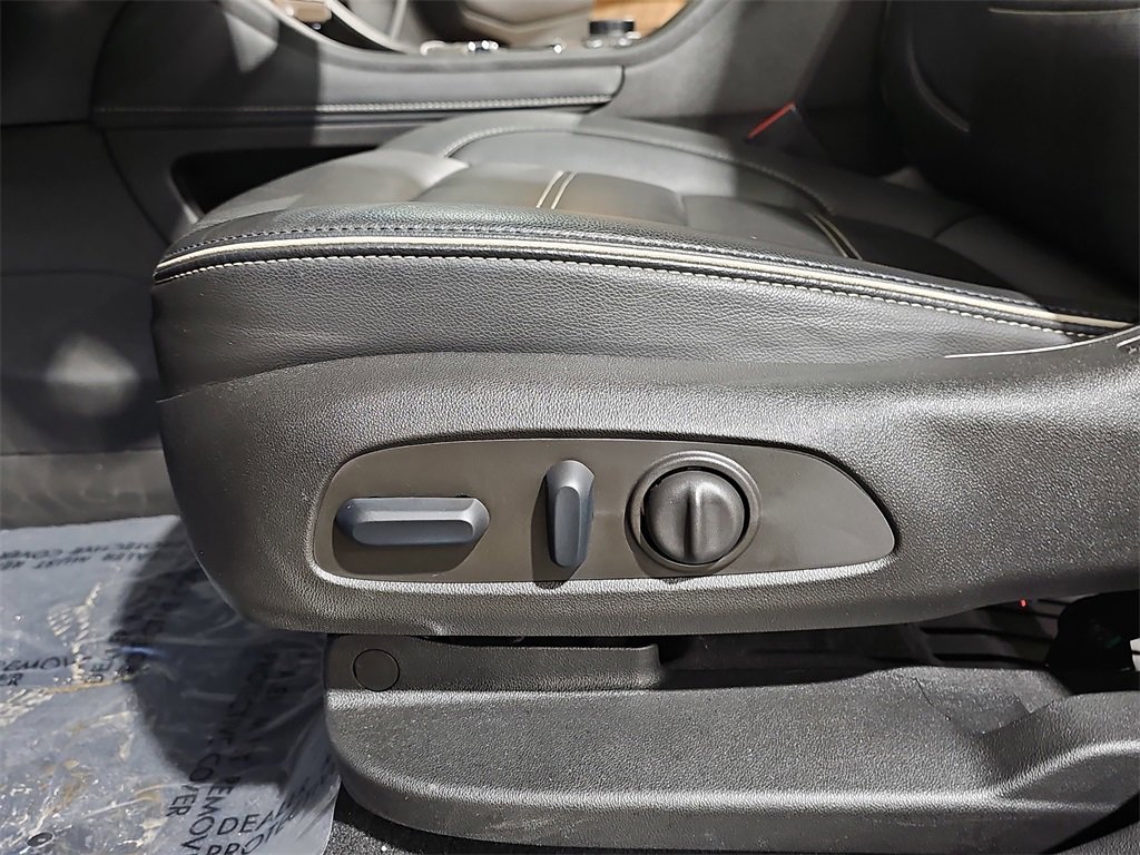 Used 2023 GMC Acadia Denali w/ Black Diamond Edition image 31