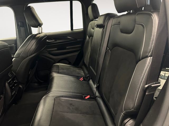 Used 2023 Jeep Grand Cherokee Altitude image 13