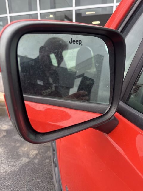 Used 2020 Jeep Renegade Altitude w/ UConnect 8.4 Nav Group FWD image 9