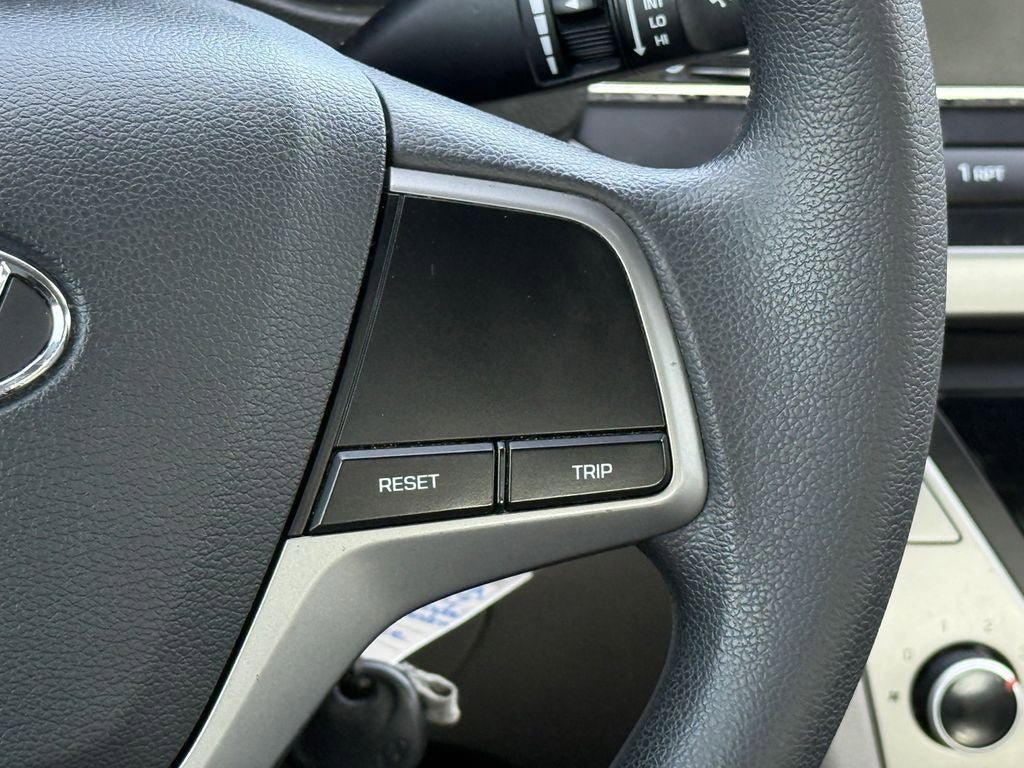 Used 2017 Hyundai Elantra SE FWD image 22