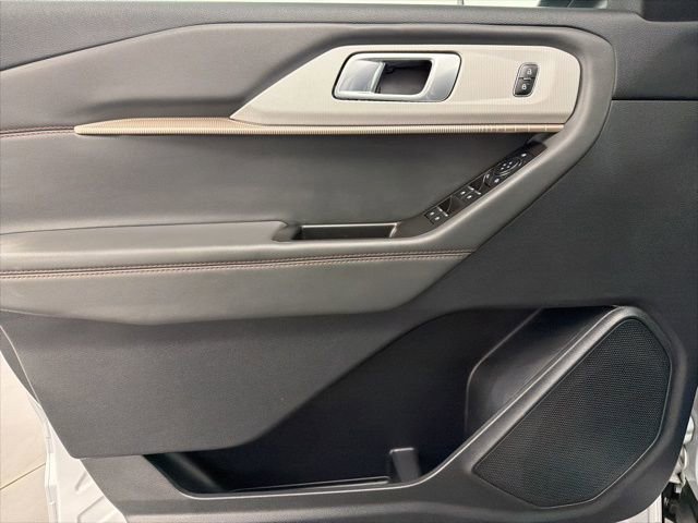 Used 2025 Ford Explorer Active image 22