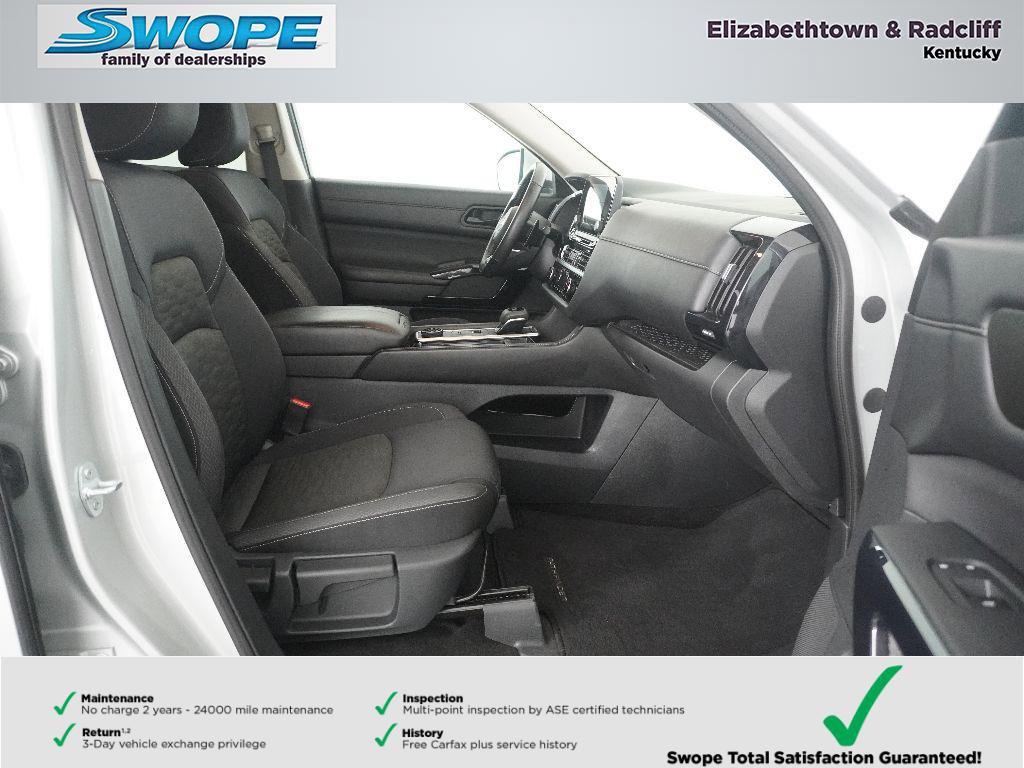 Used 2025 Nissan Pathfinder SV image 12