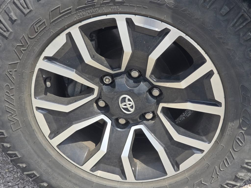 Used 2022 Toyota Tacoma TRD Sport AWD/4WD image 6