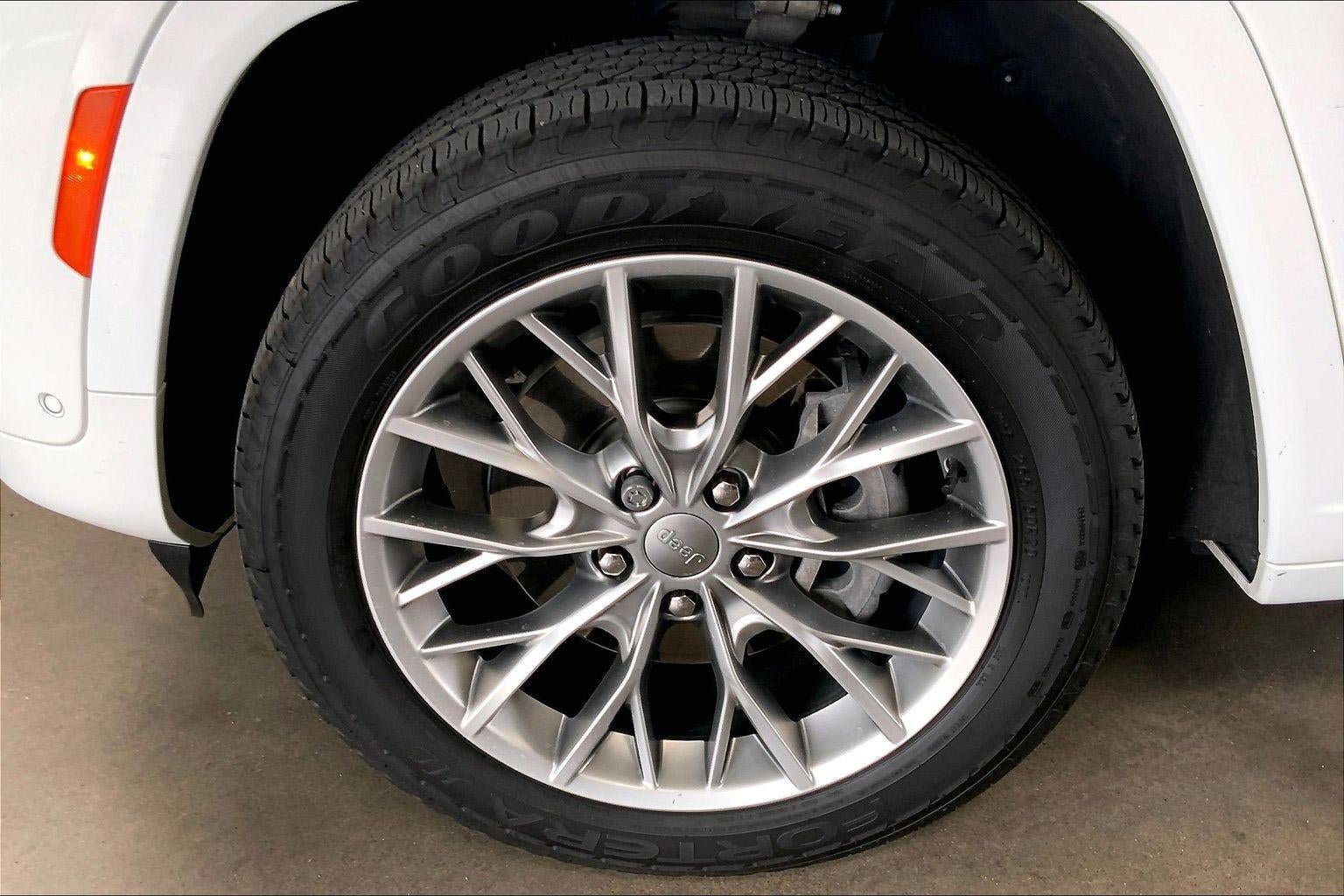 Used 2022 Jeep Grand Cherokee Summit AWD/4WD image 8