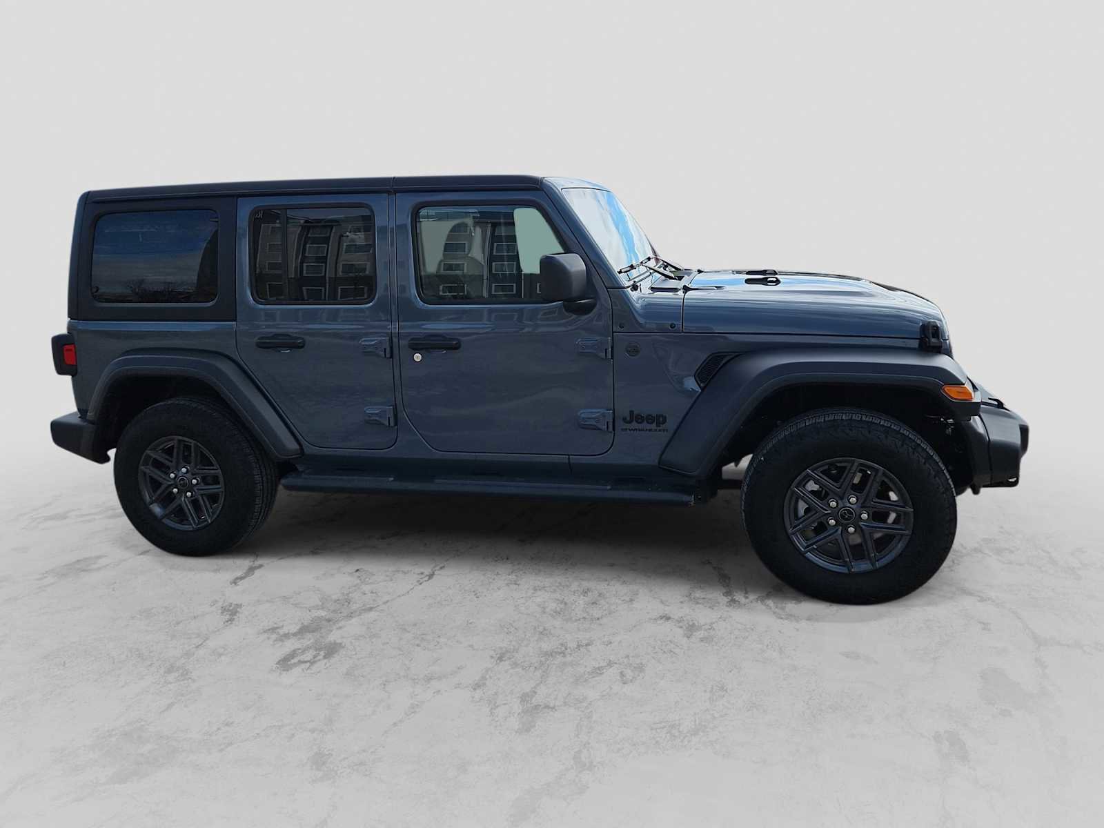 Used 2024 Jeep Wrangler Sport S image 9