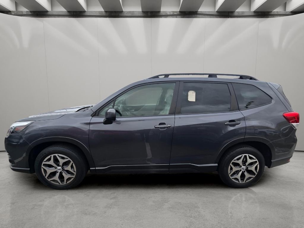 Used 2022 Subaru Forester Premium AWD/4WD image 3