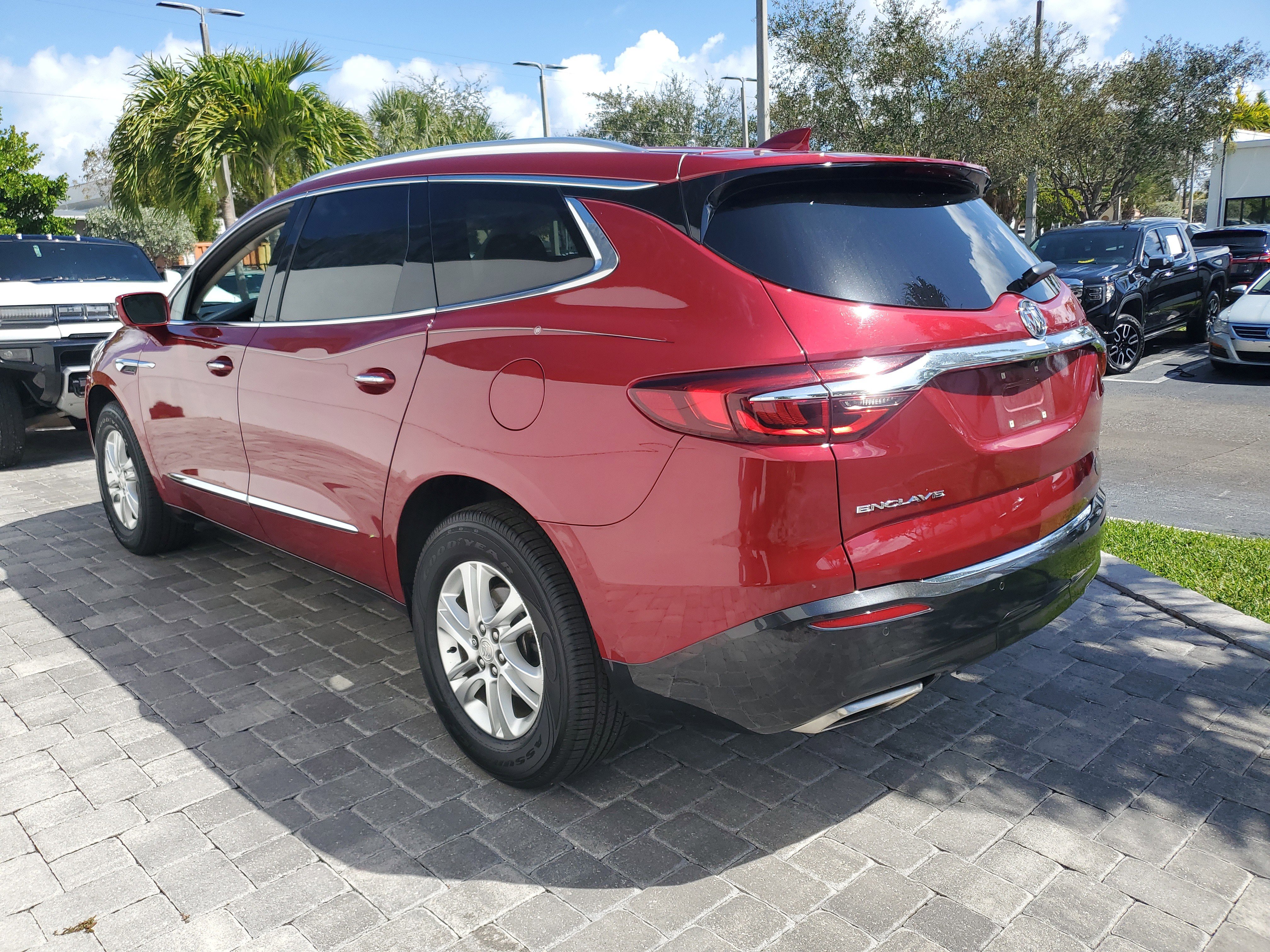 Used 2020 Buick Enclave Essence w/ Sound and Sites Package image 3