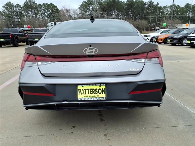 Used 2025 Hyundai Elantra Limited image 3