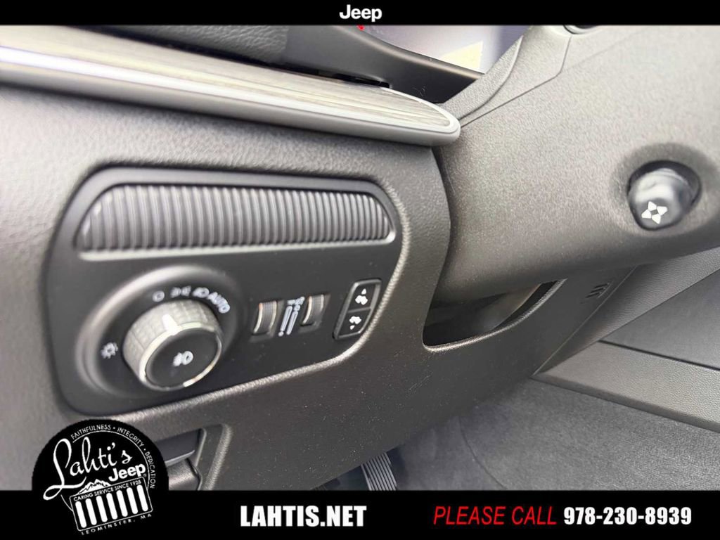 Used 2022 Jeep Wagoneer Series III w/ Premium Group I image 32