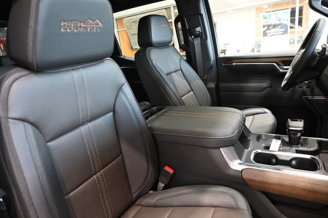 New 2026 Chevrolet Silverado 1500 High Country w/ High Country Premium Package AWD/4WD image 11