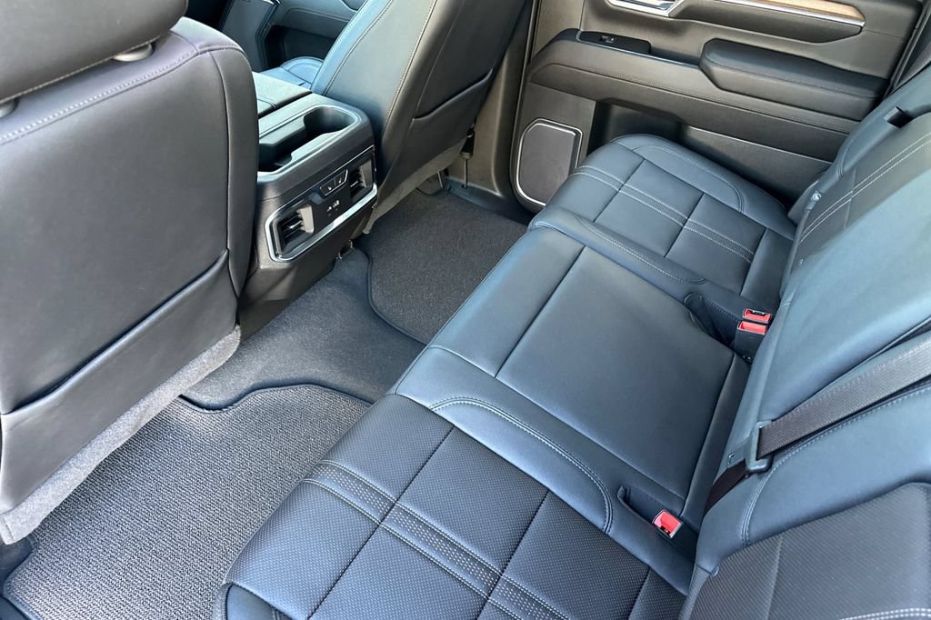 Used 2024 Chevrolet Silverado 2500 High Country w/ High Country Premium Package AWD/4WD image 12