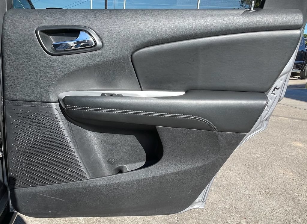 Used 2018 Dodge Journey SXT w/ Connectivity Group FWD image 37