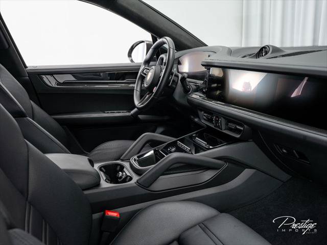 Used 2024 Porsche Cayenne Turbo GT AWD/4WD image 43