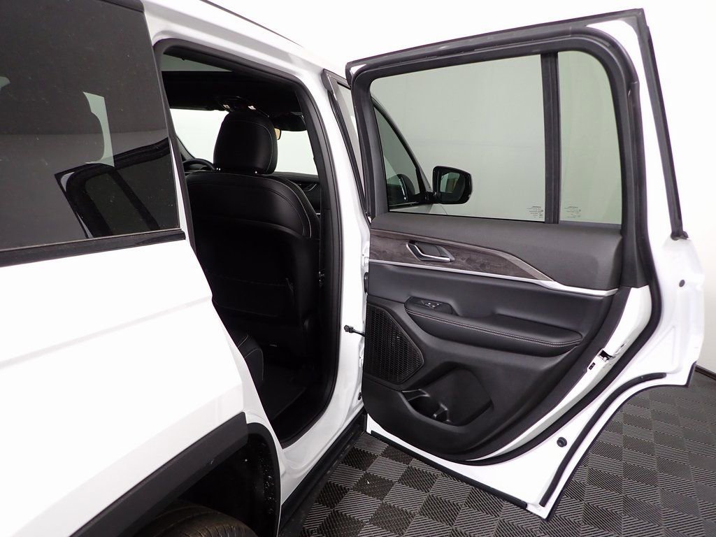 New 2025 Jeep Grand Cherokee Limited w/ Black Appearance Package image 35