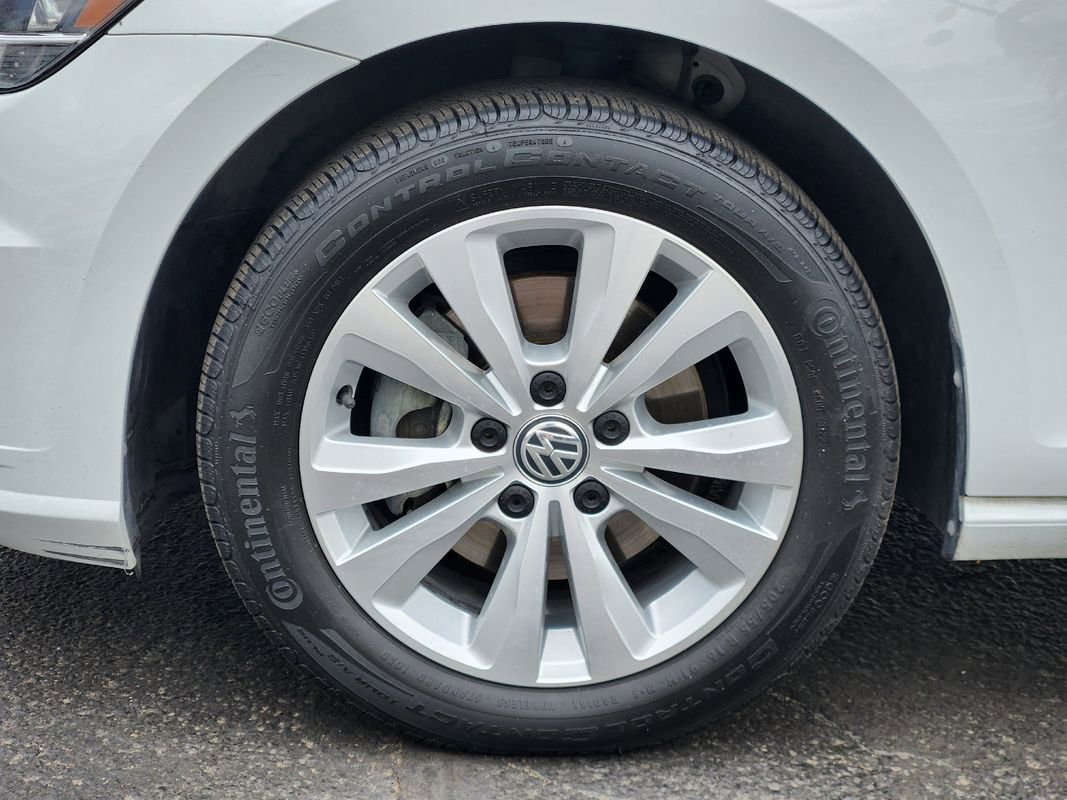 Used 2020 Volkswagen Golf 4-Door image 12