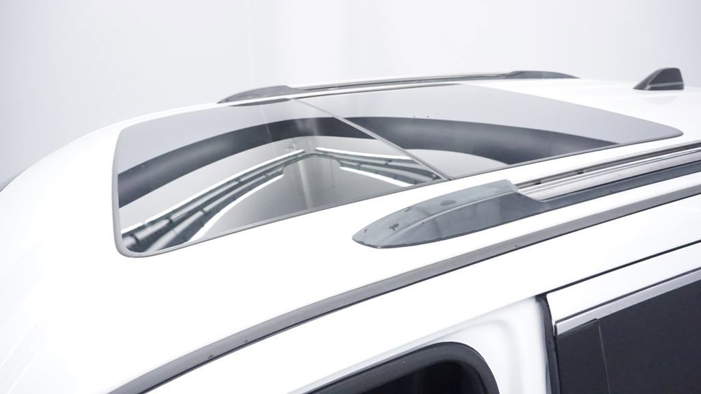 Certified 2019 Jeep Grand Cherokee Limited w/ Luxury Group II image 54