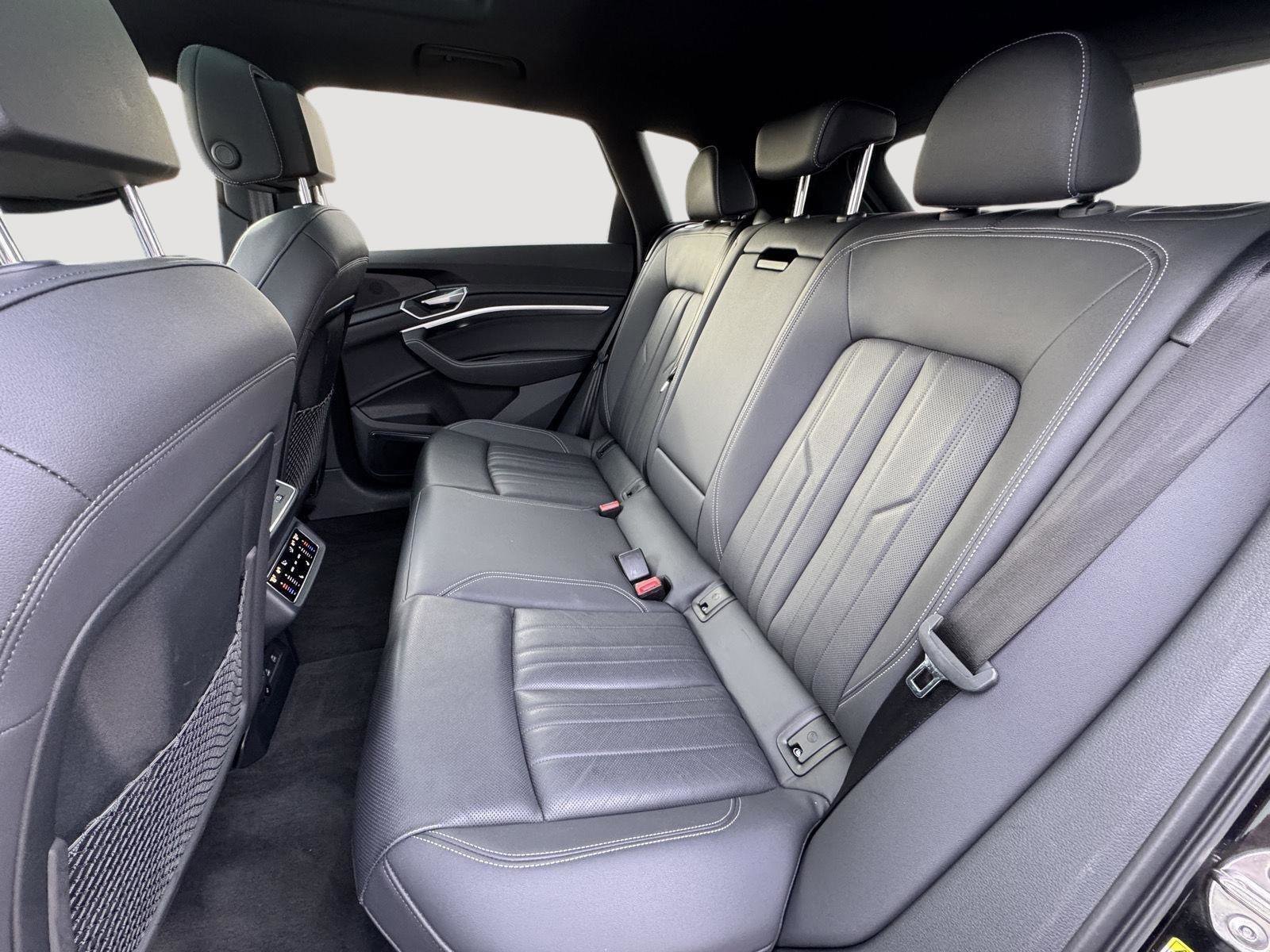 Used 2022 Audi e-tron Premium Plus image 25