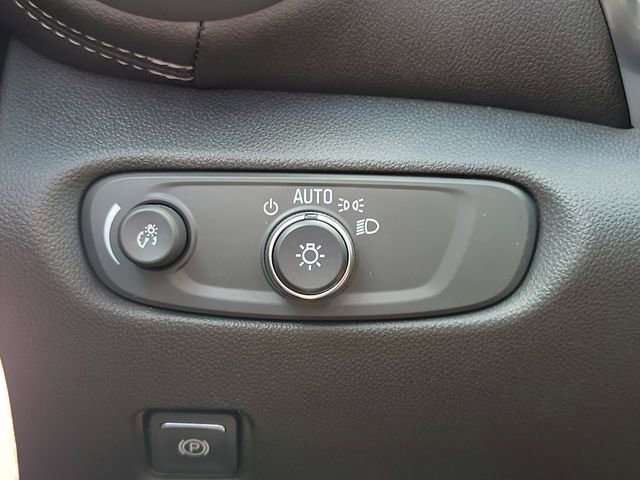 Used 2023 Chevrolet Blazer LT FWD image 27