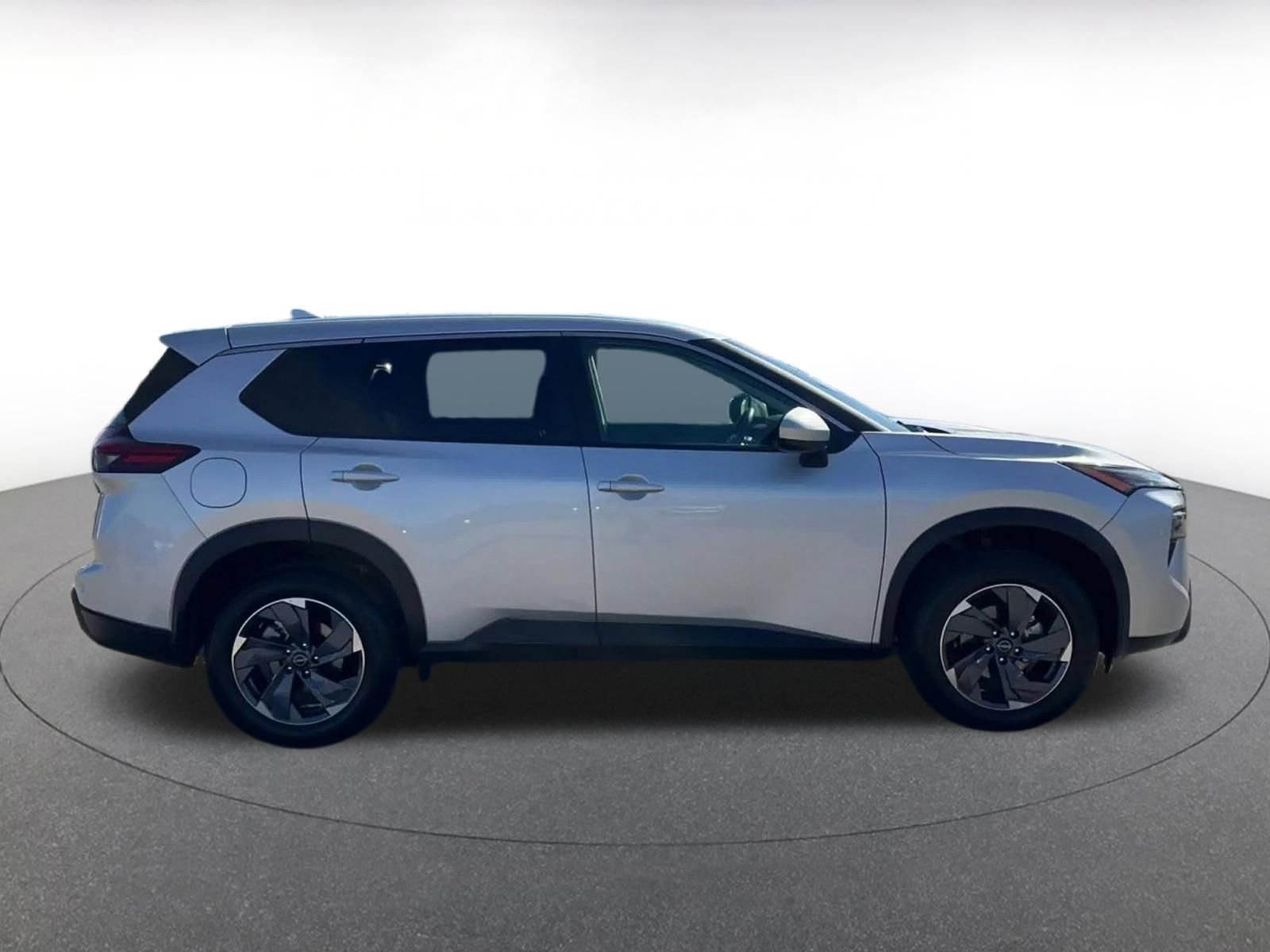Used 2025 Nissan Rogue SV image 16