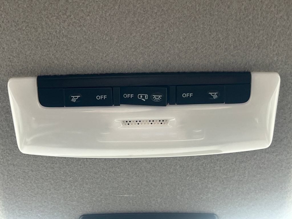 New 2025 Nissan Kicks Play S image 29