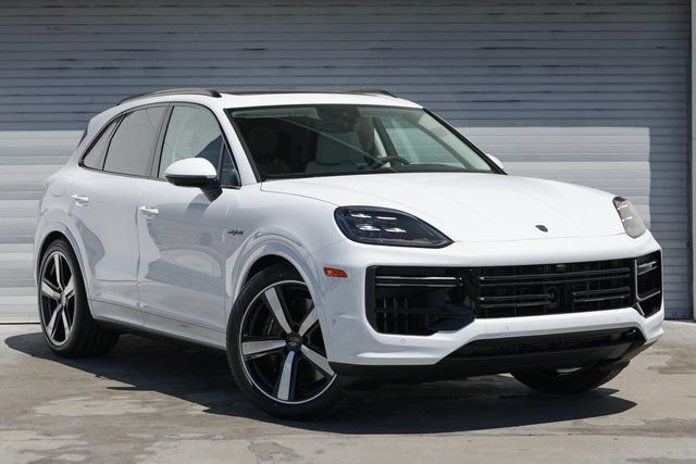 New 2025 Porsche Cayenne Turbo image 10
