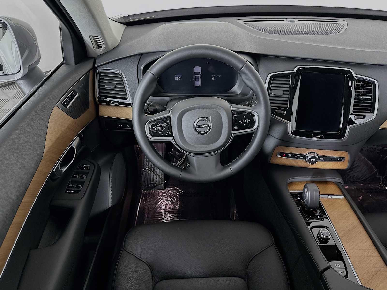 Certified 2025 Volvo XC90 T8 Plus w/ Protection Package Premier image 21