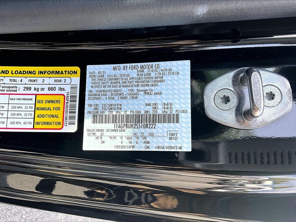 Used 2025 Ford Mustang Premium RWD image 31