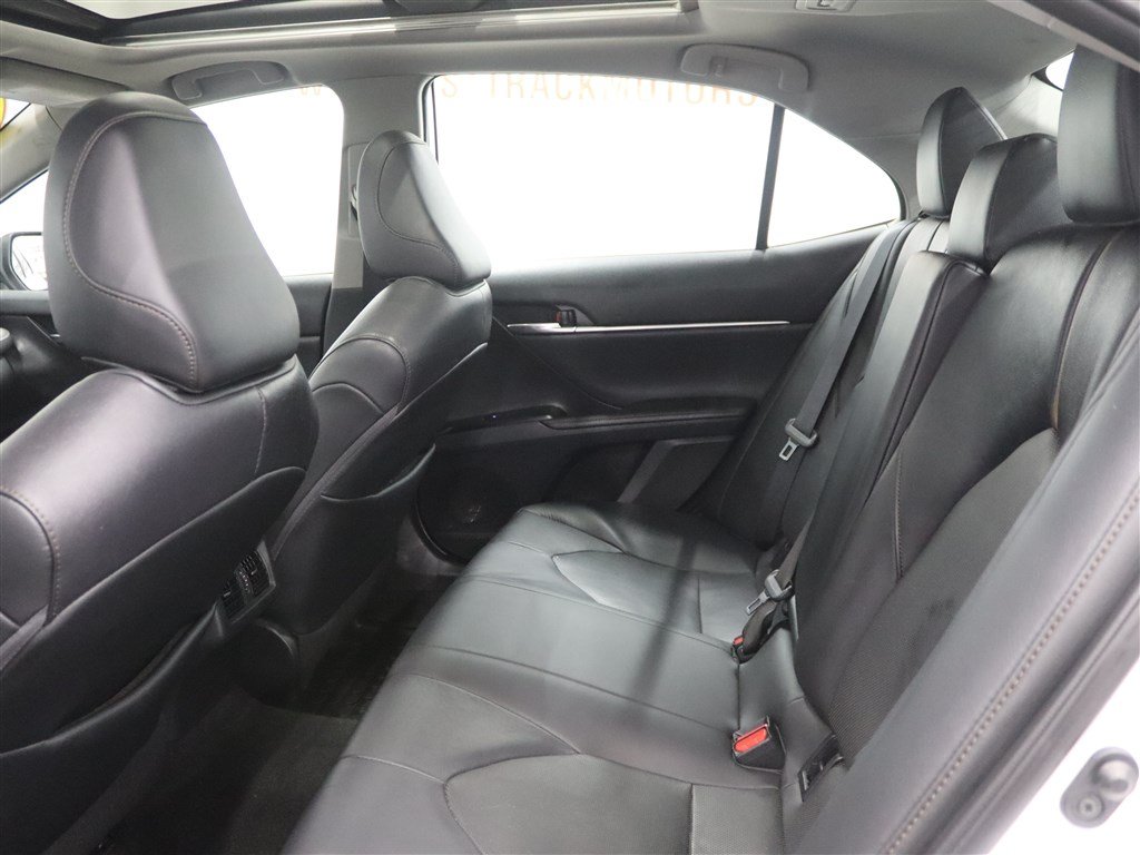 Used 2020 Toyota Camry XLE FWD image 17