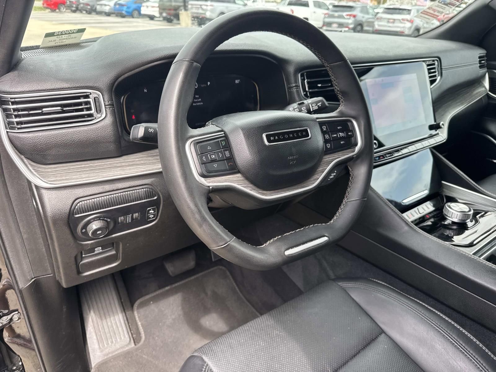 Used 2024 Jeep Wagoneer L Series II image 18