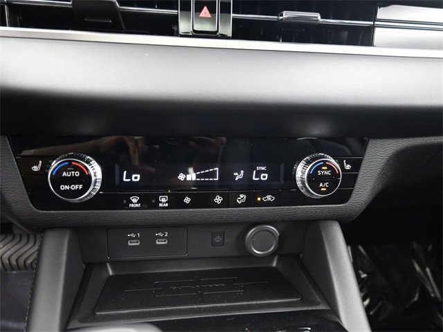 New 2025 Mitsubishi Outlander SE image 11